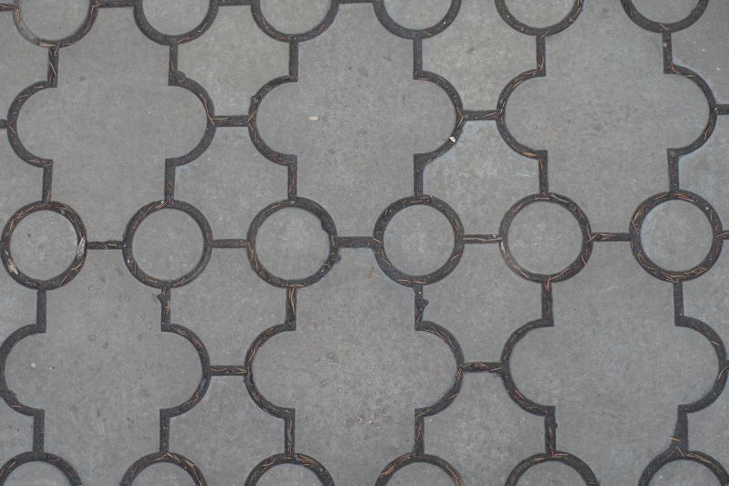 Why Interlocking Pavers Are Ideal For Commercial Walkways And Plazas